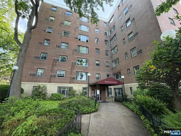 $2,450 | 2345 Linwood Avenue, Unit 5G, Fort Lee, NJ 07024