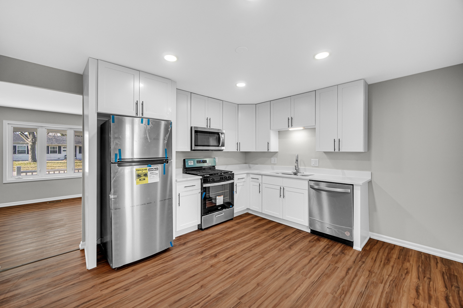 407 Dalhart Avenue Romeoville, IL 60446 - Photo 3 of 17 a kitchen with granite countertop a refrigerator stove top oven and refrigerator