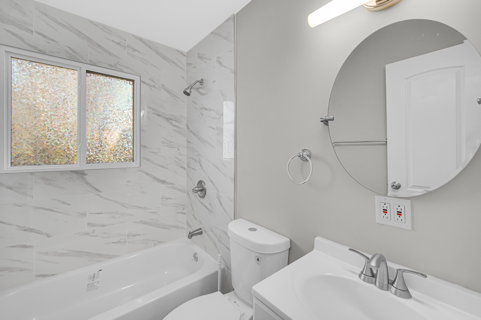 407 Dalhart Avenue Romeoville, IL 60446 - Photo 8 of 17 a bathroom with a bathtub and a sink