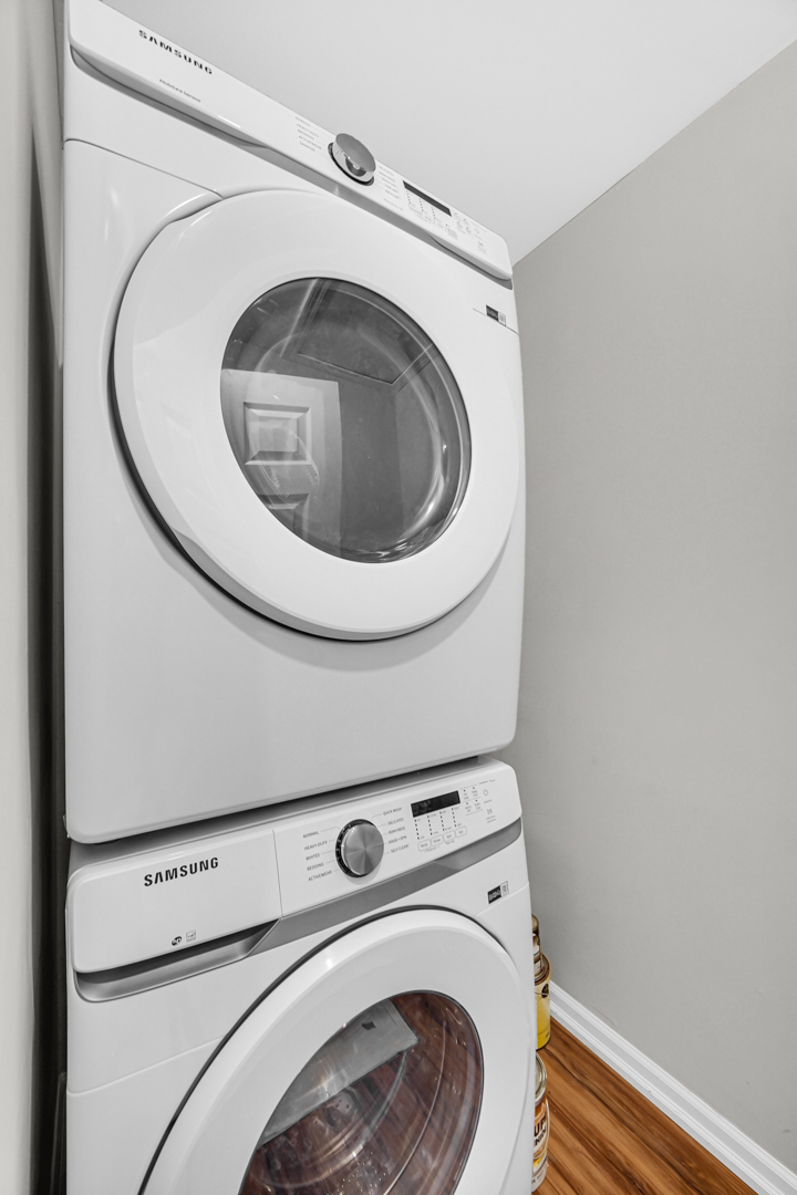 407 Dalhart Avenue Romeoville, IL 60446 - Photo 9 of 17 a utility room with dryer and washer