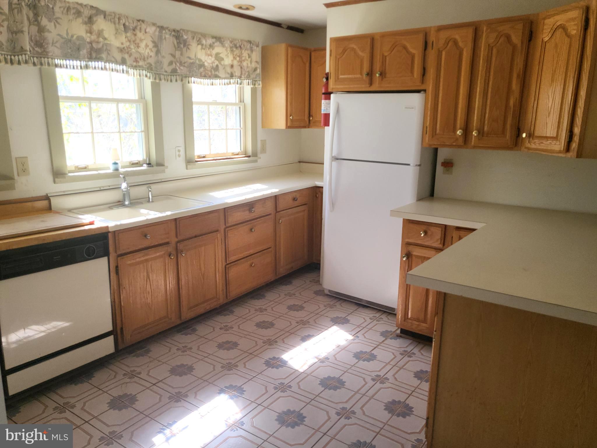 908 Hudson Road Cambridge, MD 21613 - Photo 6 of 21 Eat -In Kitchen