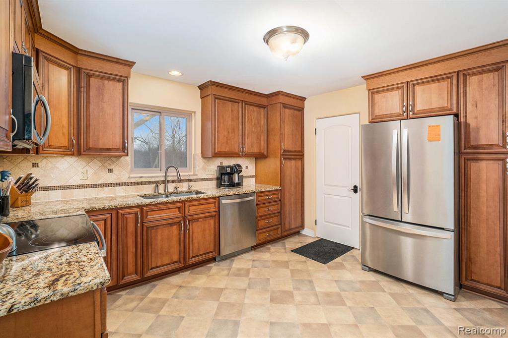 7545 Porter Road Grand Blanc, MI 48439 - Photo 11 of 34
