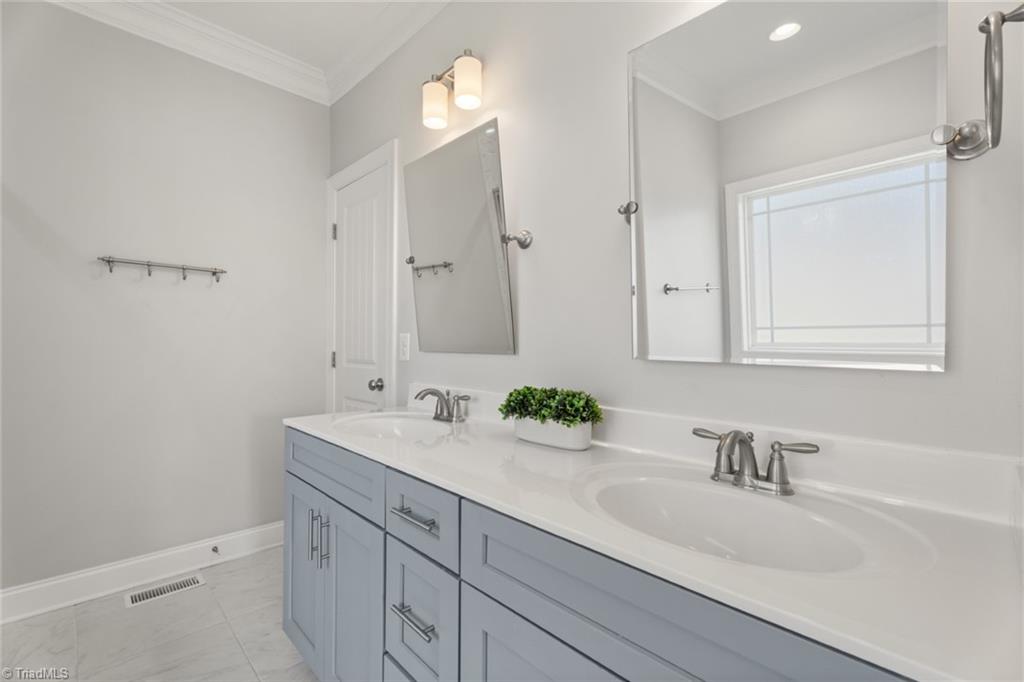 8254 Arbor Ridge Lane Clemmons, NC 27012 - Photo 17 of 40 Primary bath