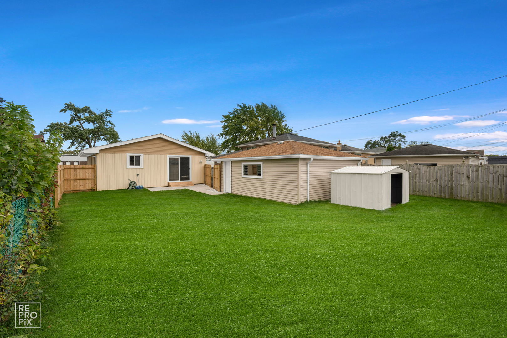 7616 South 78th Avenue Bridgeview, IL 60455 - Photo 10 of 10 a view of a backyard of the house