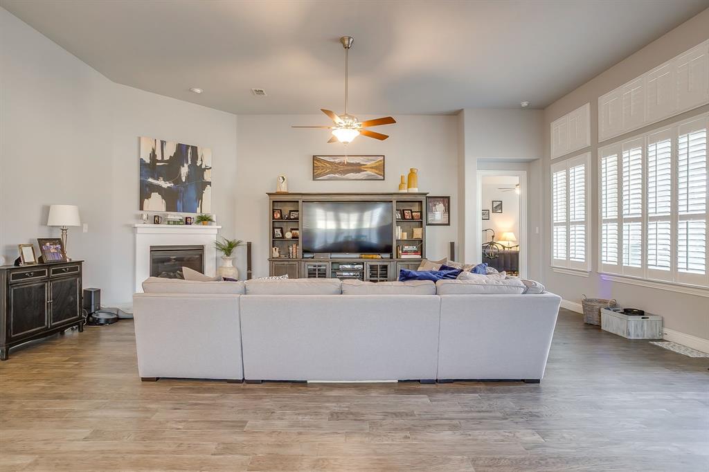 11829 Kynborrow Road Fort Worth, TX 76052 - Photo 5 of 39 a living room with furniture and a flat screen tv