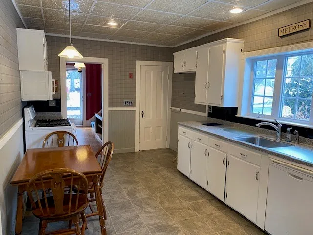 $950,000 | 132 Walton Park, Melrose, MA 02176