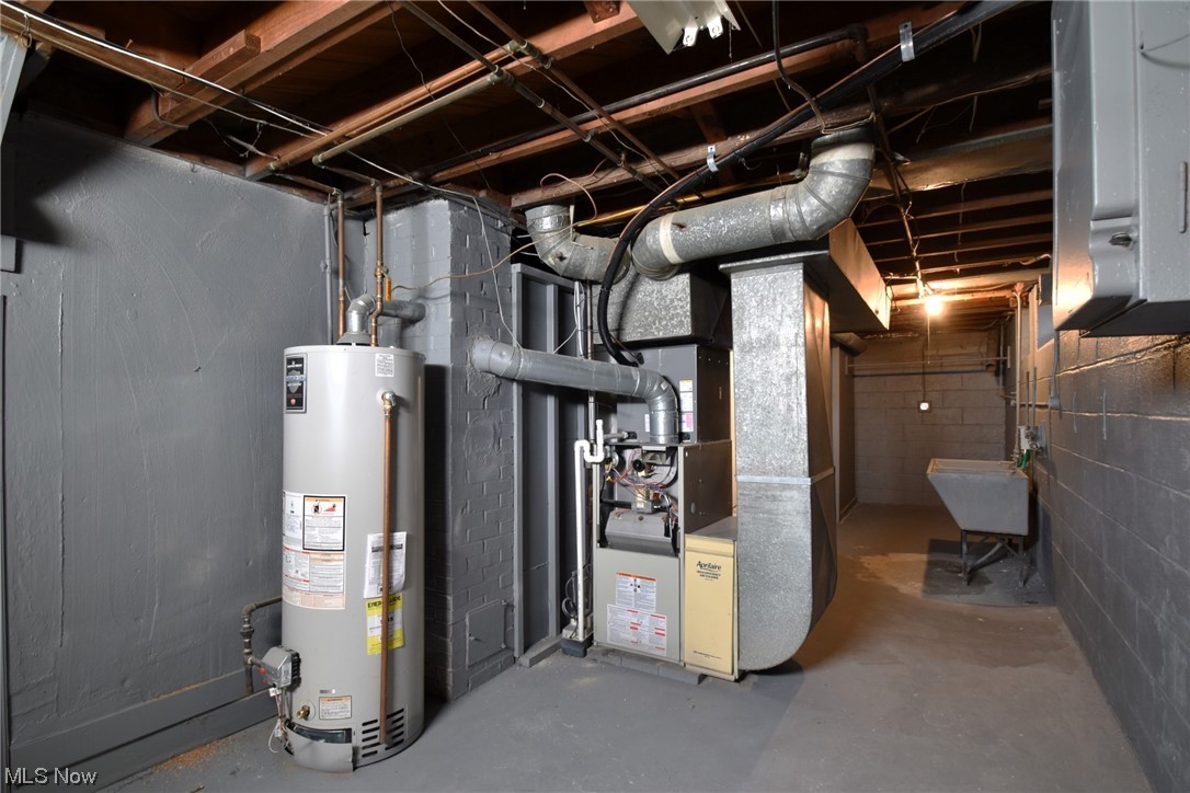 1259 Churchill Road Cleveland, OH 44124 - Photo 21 of 24 Utility room with gas water heater