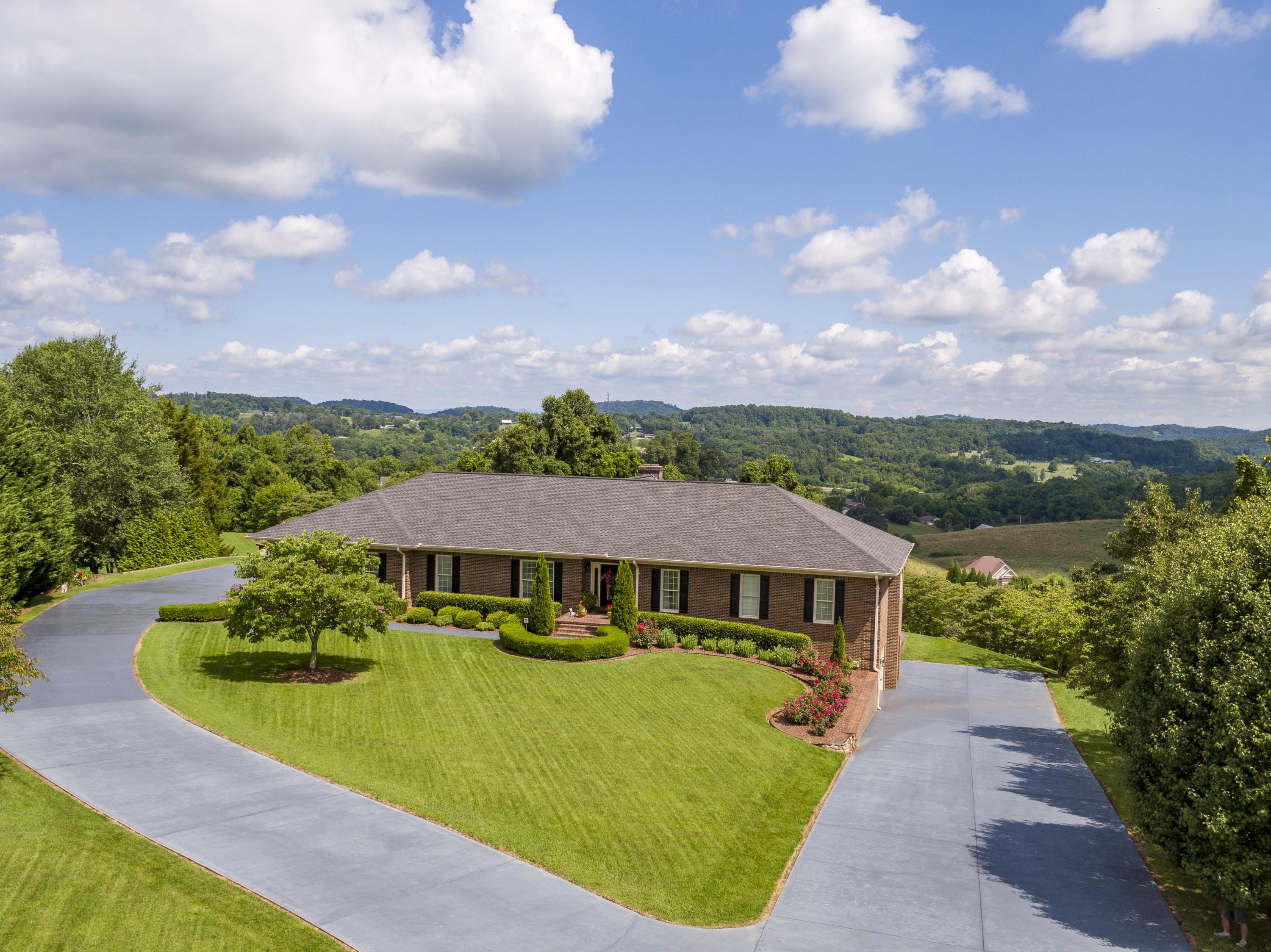 808 Quail Ridge Court Elizabethton, TN 37643 - Photo 1 of 47 Front Aerial