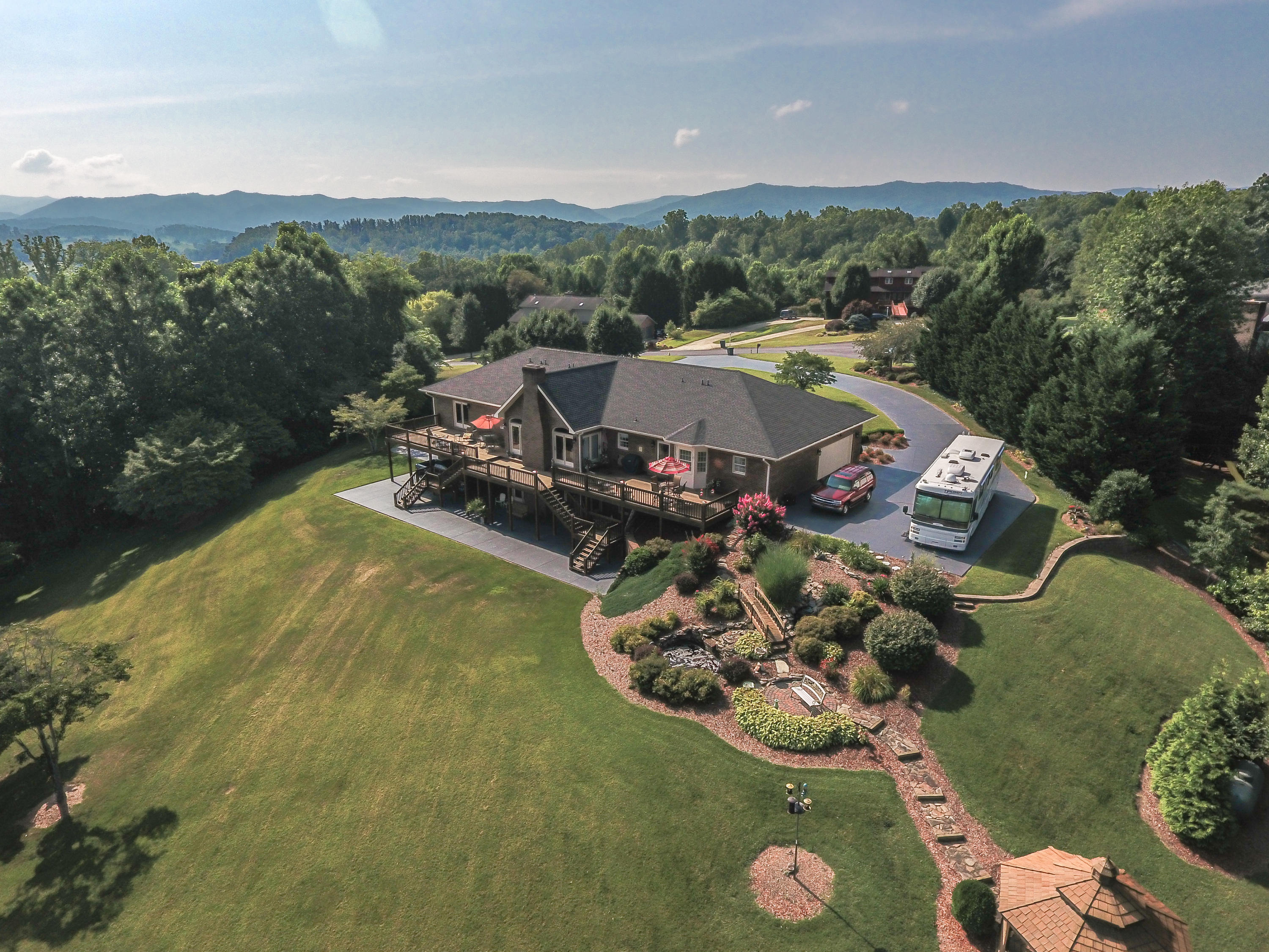 808 Quail Ridge Court Elizabethton, TN 37643 - Photo 3 of 47 Back Aerial