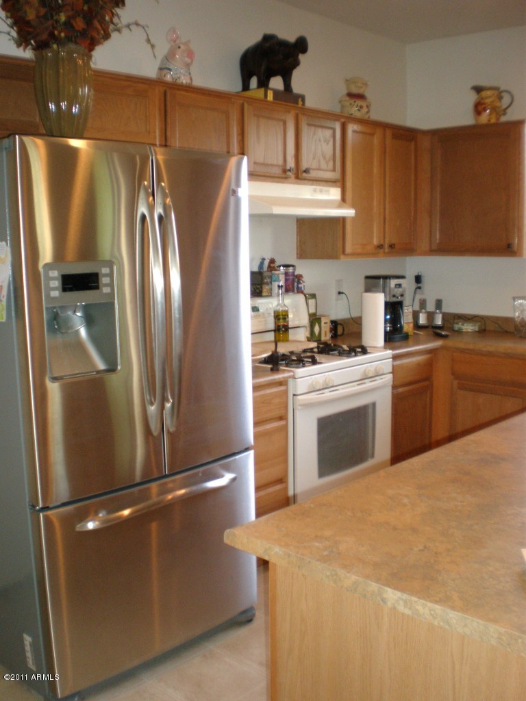 3902 East Pollack Street Phoenix, AZ 85042 - Photo 9 of 11 09 Kitchen