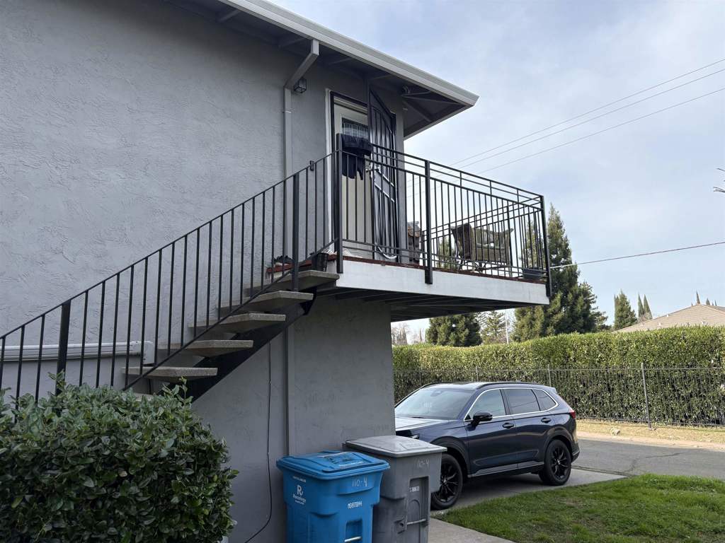 110-110 Del Rio Court, Unit 4 Vacaville, CA 95687 - Photo 2 of 26