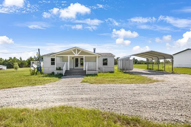 $1,750 | 17982 County Road 4104, Lindale, TX 75771