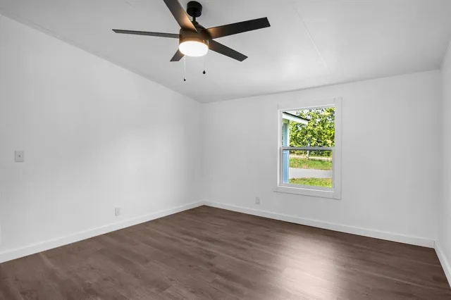 $1,750 | 17982 County Road 4104, Lindale, TX 75771