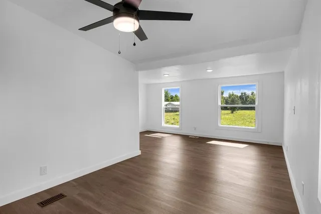 $1,750 | 17982 County Road 4104, Lindale, TX 75771