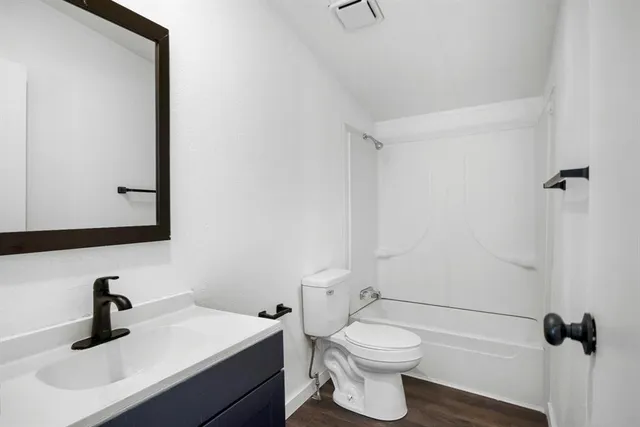 $1,750 | 17982 County Road 4104, Lindale, TX 75771