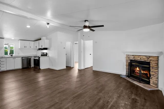 $1,750 | 17982 County Road 4104, Lindale, TX 75771