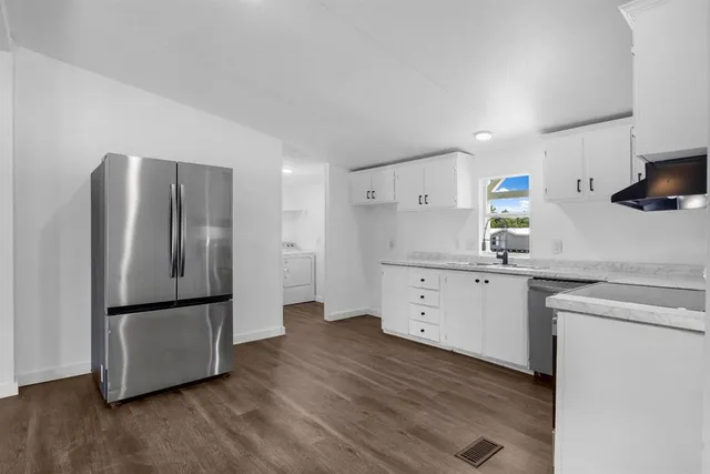 $1,750 | 17982 County Road 4104, Lindale, TX 75771