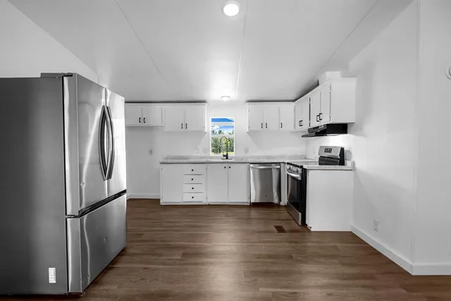 $1,750 | 17982 County Road 4104, Lindale, TX 75771