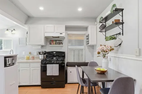 $560,000 | 827 Central Avenue, Hollister, CA 95023