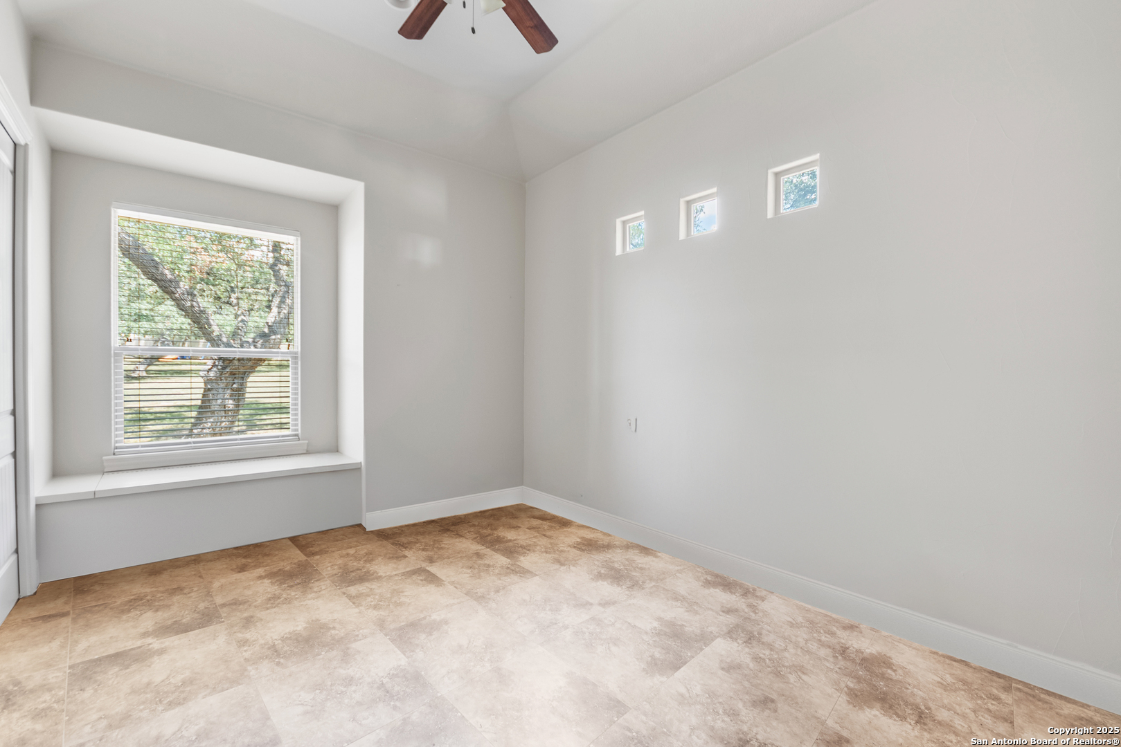 68 Brook Ridge Fair Oaks Ranch, TX 78015 - Photo 33 of 69 an empty room with a window