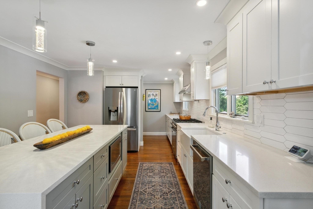 28 Pasture Road Reading, MA 01867 - Photo 5 of 42 Gallery Image 5