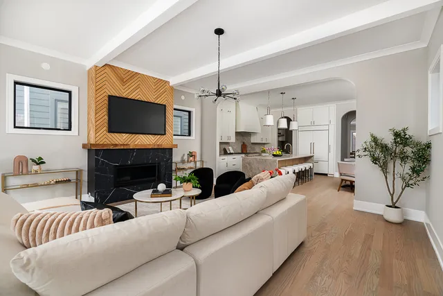 $1,925,000 | 2203 West Huron Street, Chicago, IL 60612