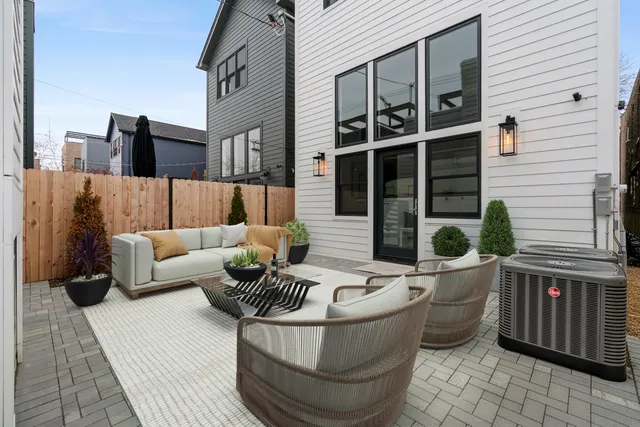 $1,925,000 | 2203 West Huron Street, Chicago, IL 60612