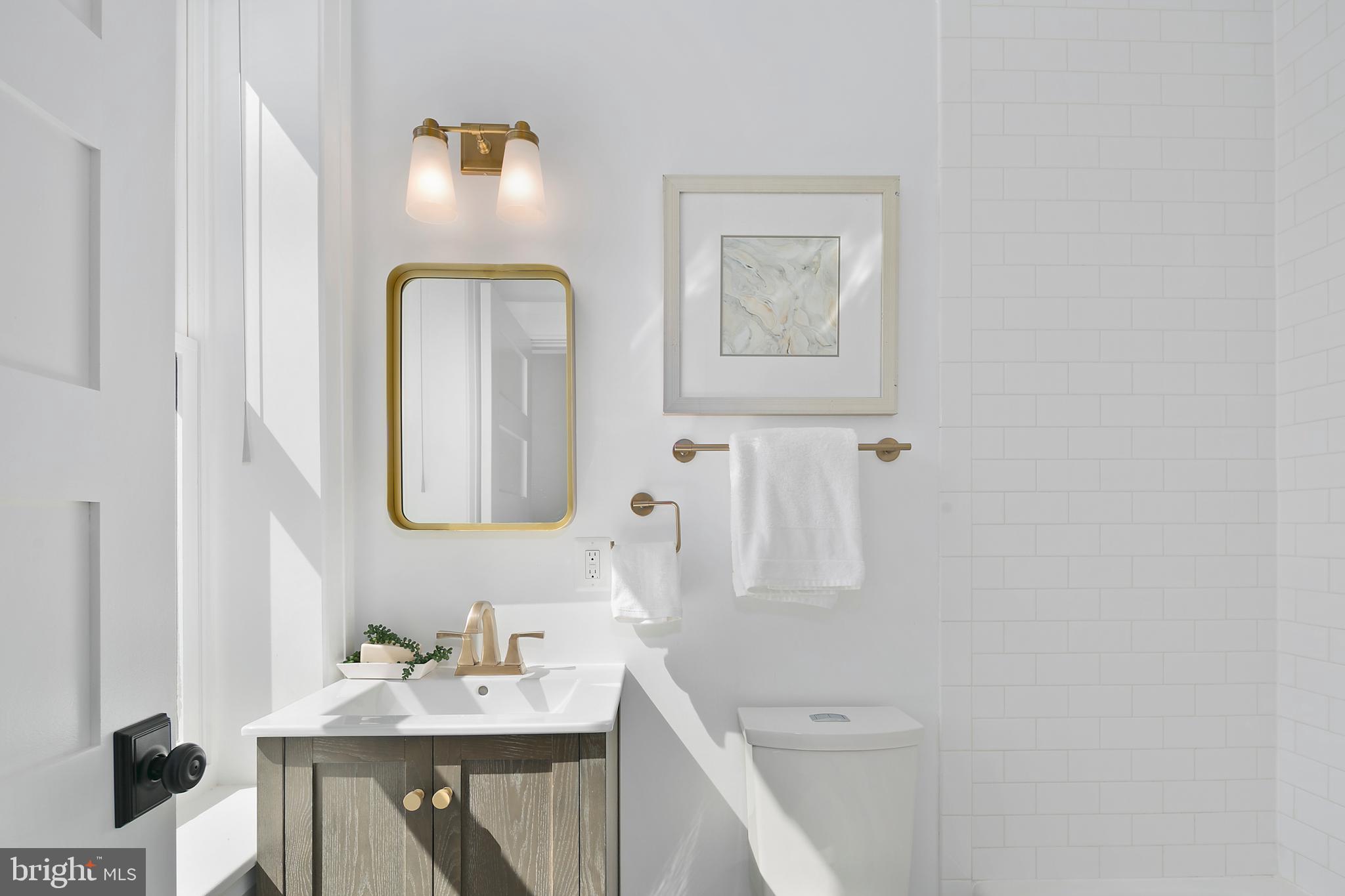 921 R Street Northwest Washington, DC 20001 - Photo 22 of 38