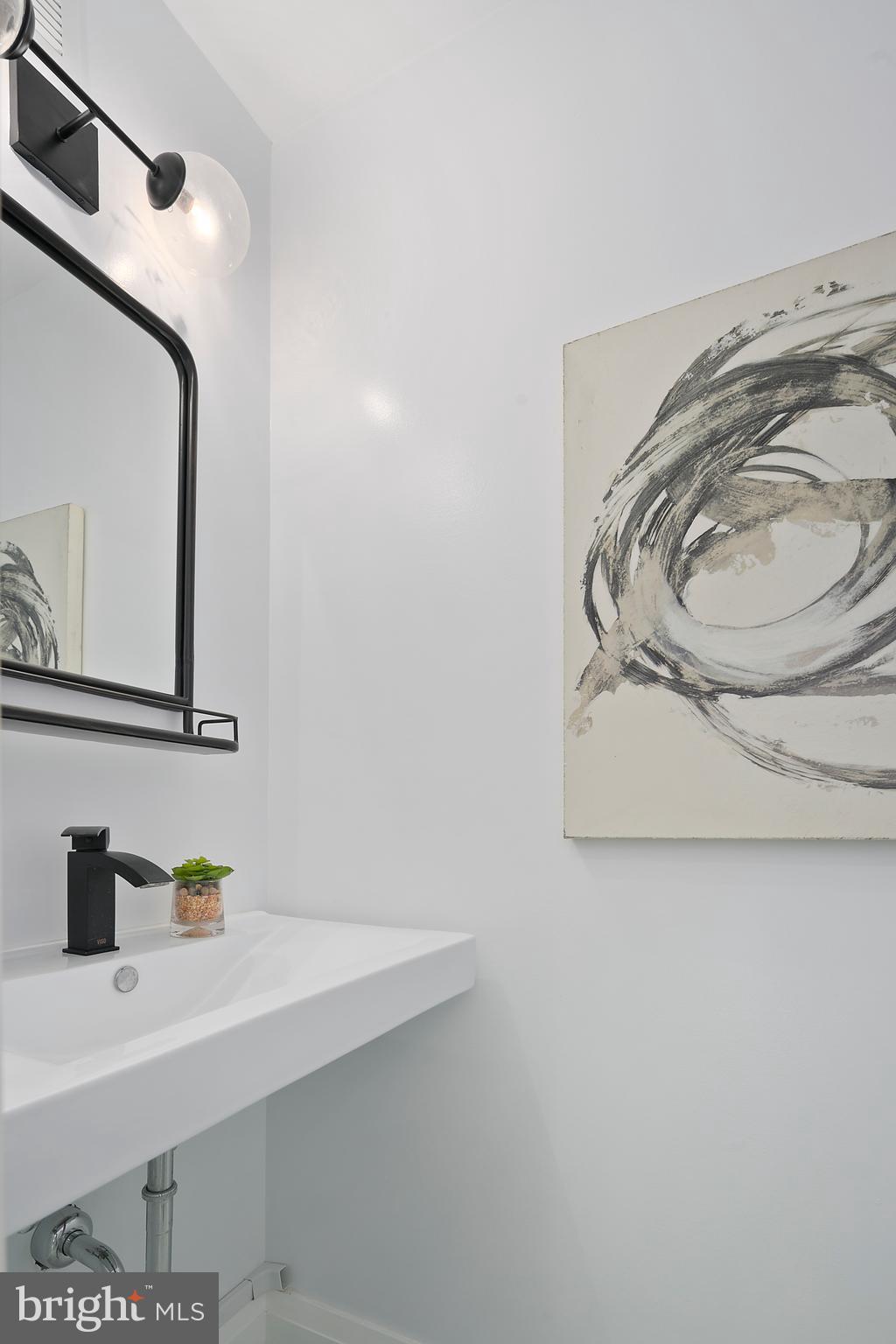 921 R Street Northwest Washington, DC 20001 - Photo 34 of 38