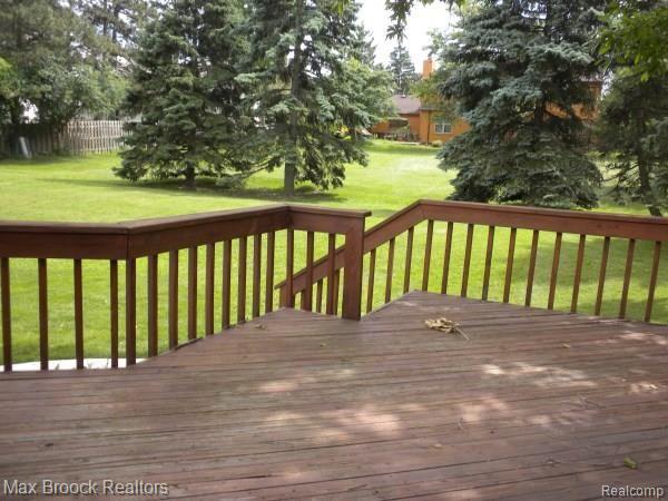 2475 Wickfield Road West Bloomfield, MI 48323 - Photo 25 of 27 Deck