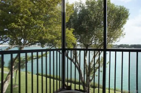 $2,295 | 20860 San Simeon Way, Unit 4046, Miami, FL 33179