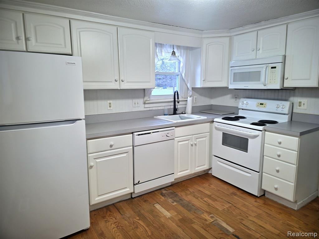 5366 Van Slyke Road Flint, MI 48507 - Photo 8 of 14 Gallery Image 8