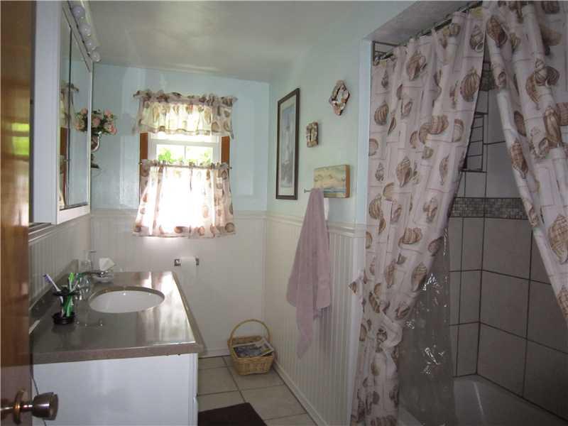 11520 Drop Road North Huntingdon, PA 15642 - Photo 19 of 25 Full Bath. Beutiful new ceramic bath