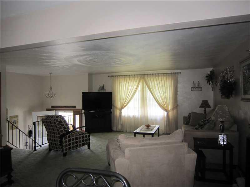11520 Drop Road North Huntingdon, PA 15642 - Photo 9 of 25 Living Room.