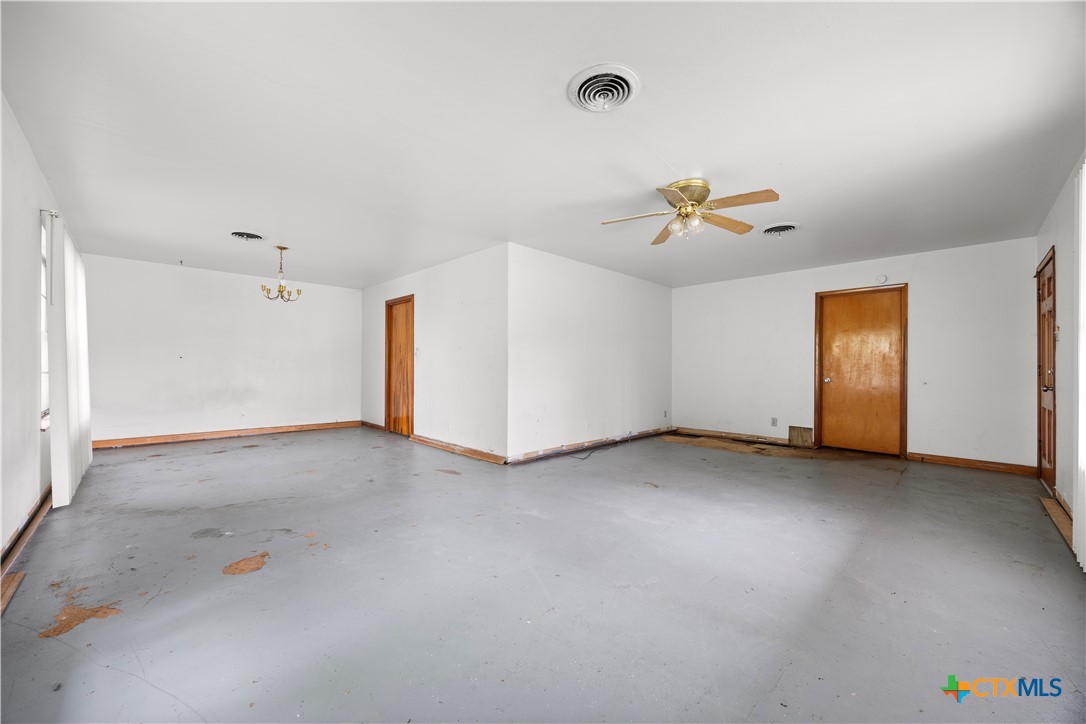 512 South Gray Street Killeen, TX 76541 - Photo 8 of 10