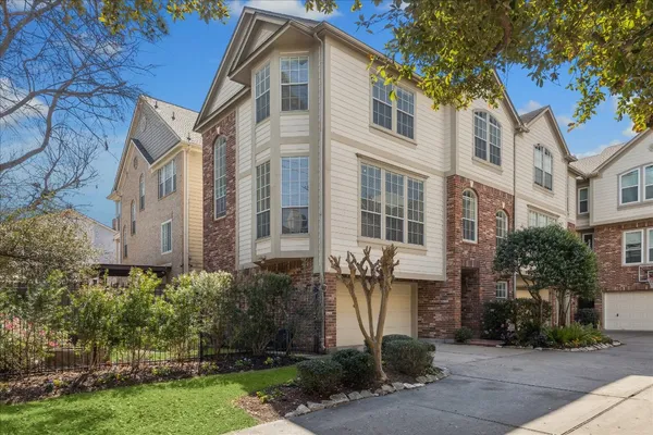 $2,800 | 2626 Commonwealth Street, Houston, TX 77006