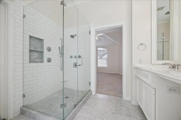 $3,000 | 2626 Commonwealth Street, Houston, TX 77006