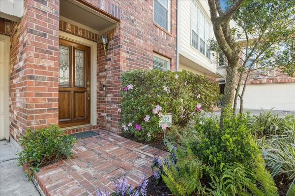 $3,000 | 2626 Commonwealth Street, Houston, TX 77006