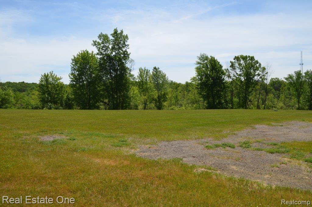 1421 8 Mile Road Whitmore Lake, MI 48189 - Photo 3 of 4 8 mile 007.jpg