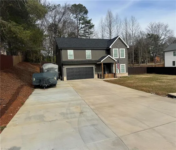$449,900 | 2709 Farmbrook Road, Winston-Salem, NC 27103