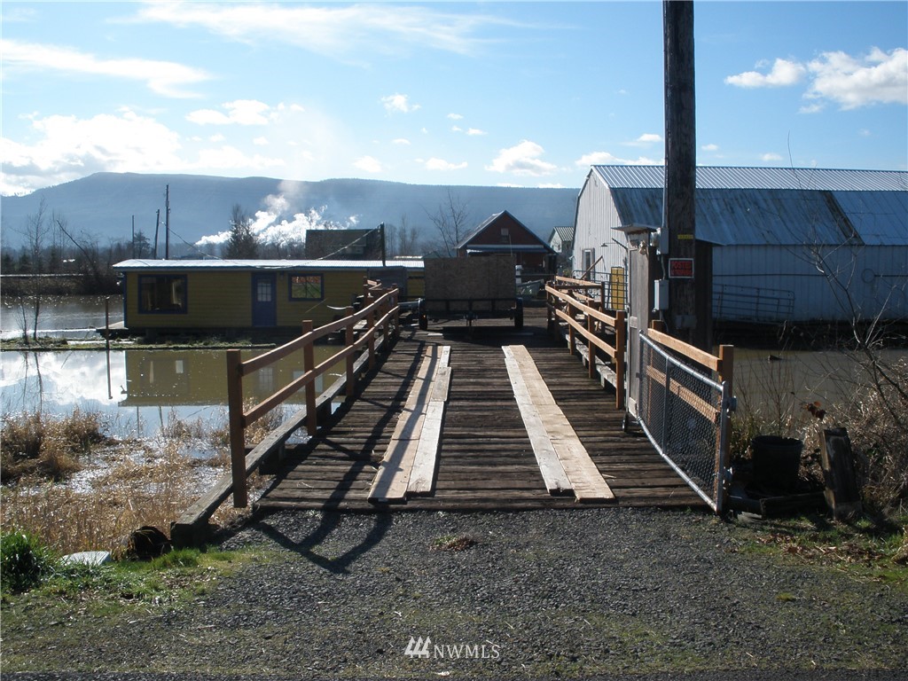 258 West Little Island Road Cathlamet, WA 98612 - Photo 2 of 23 Gallery Image 2