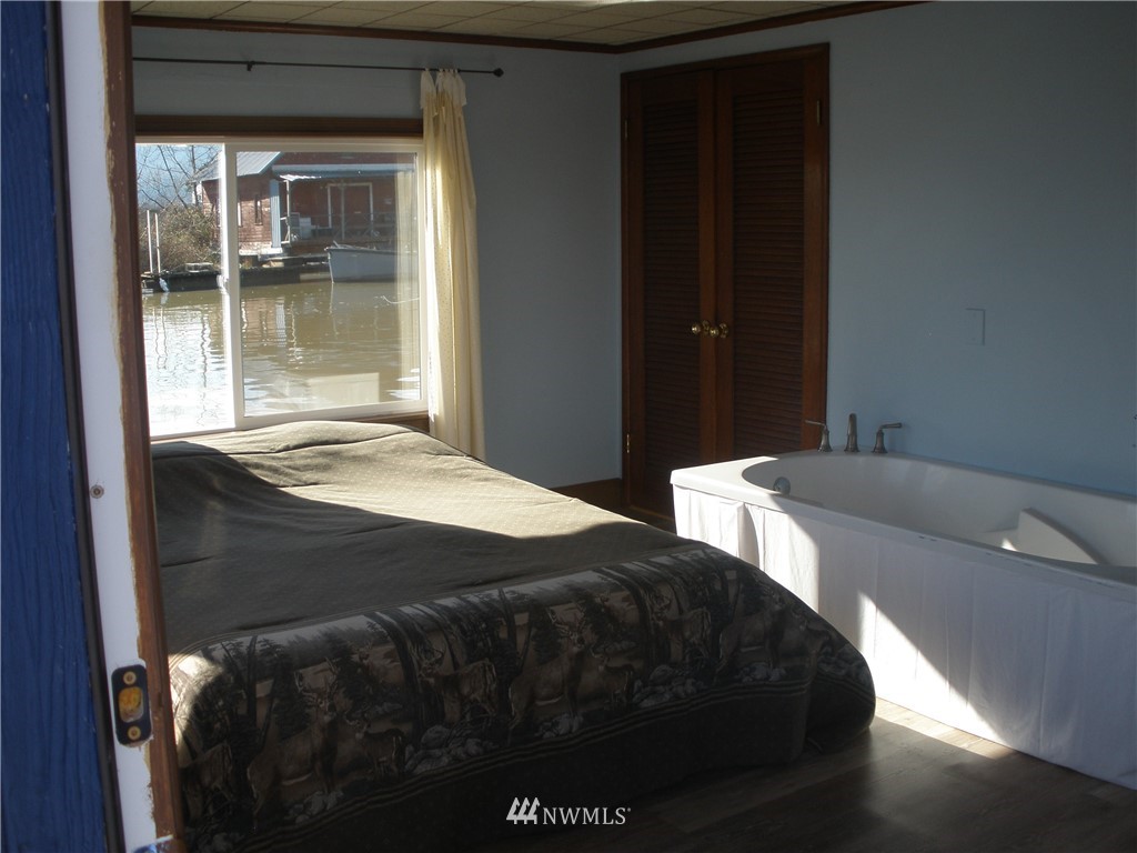 258 West Little Island Road Cathlamet, WA 98612 - Photo 14 of 23 Gallery Image 14