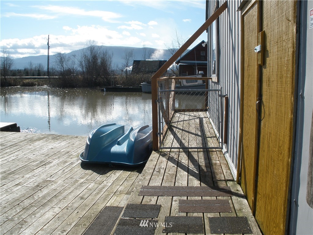 258 West Little Island Road Cathlamet, WA 98612 - Photo 5 of 23 Gallery Image 5