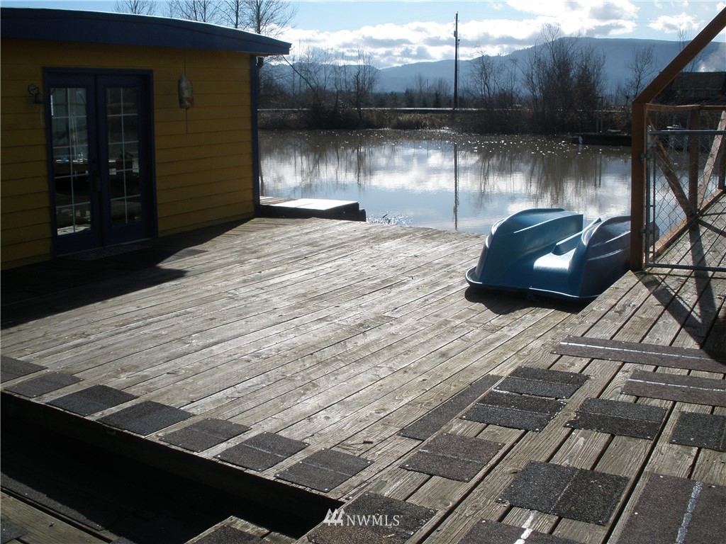 258 West Little Island Road Cathlamet, WA 98612 - Photo 9 of 23 Gallery Image 9