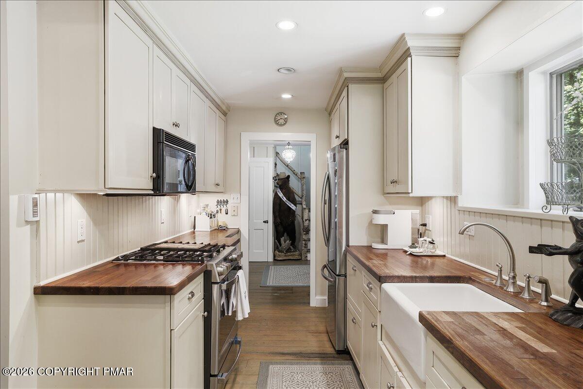 315 West Gate Road Cresco, PA 18326 - Photo 13 of 60 Kitchen