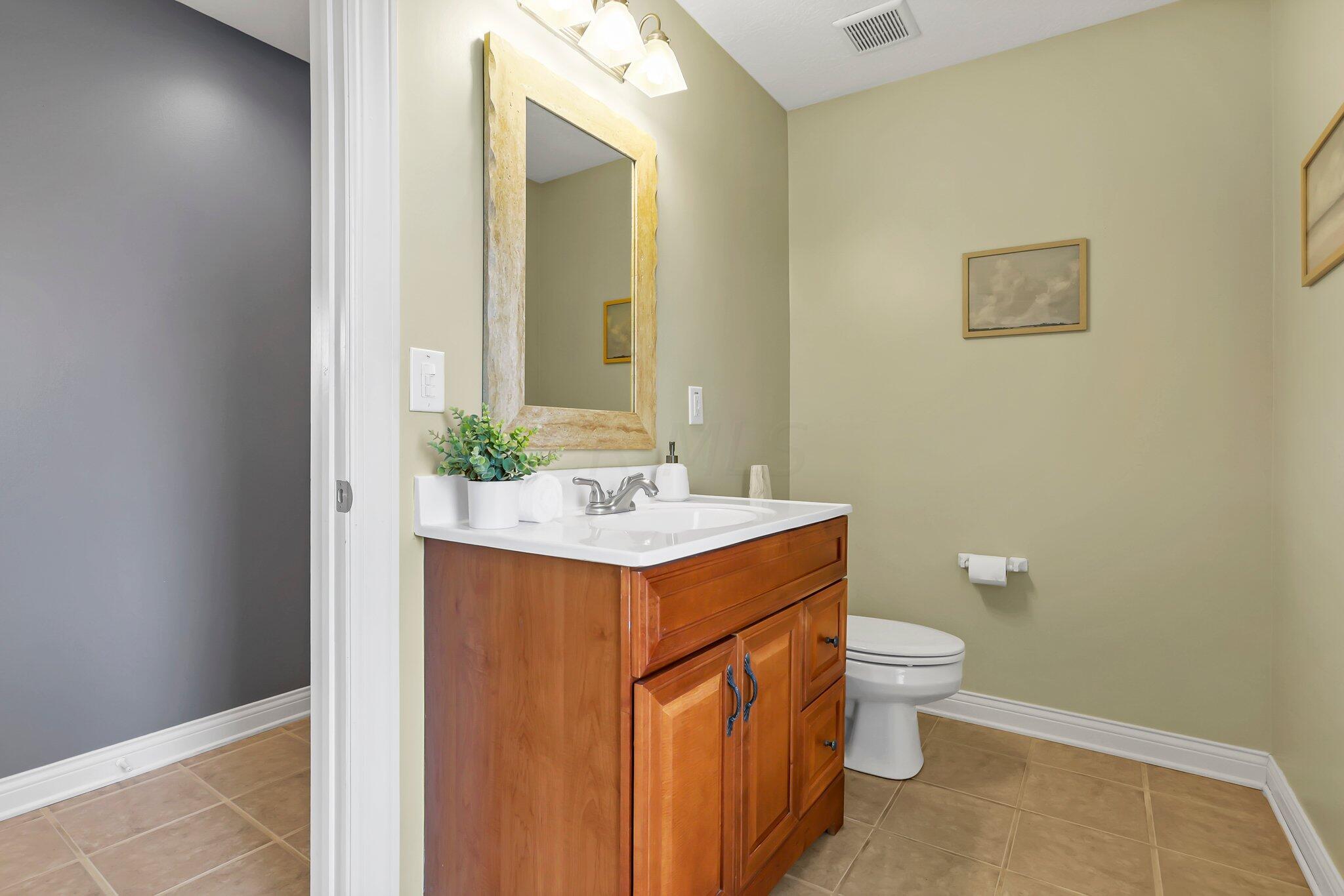 10980 Gorsuch Road Galena, OH 43021 - Photo 21 of 57 Entry Level Hallway Full Bathroom