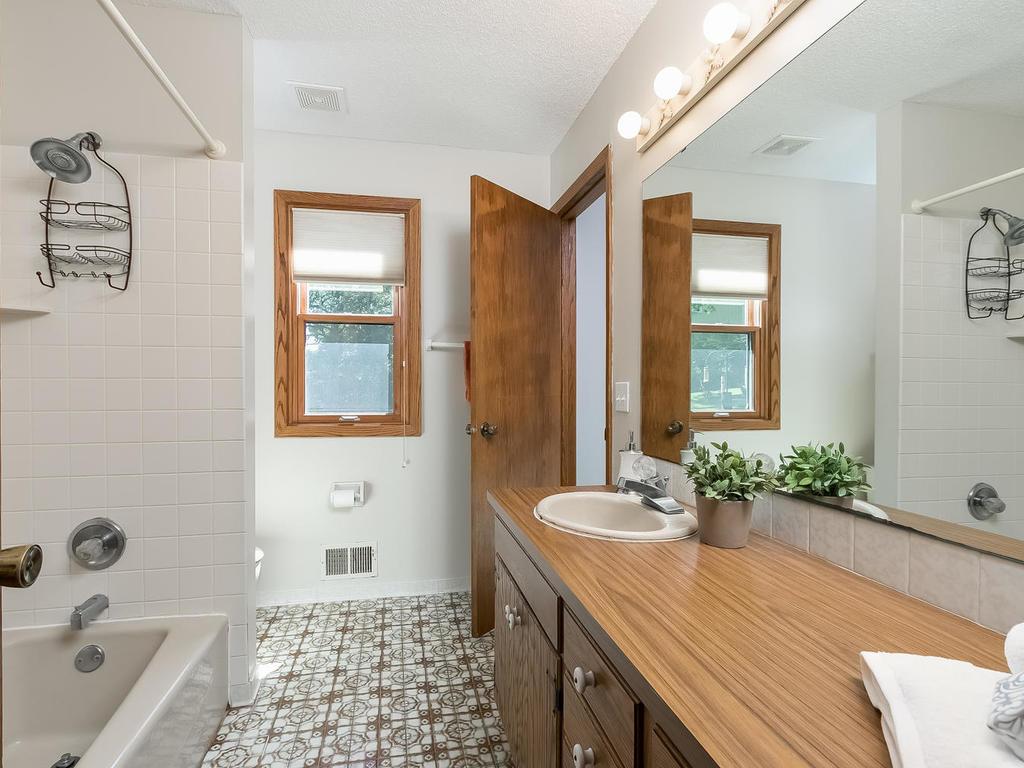 2623 Sylvan Road South Minnetonka, MN 55305 - Photo 17 of 32 Gallery Image 17