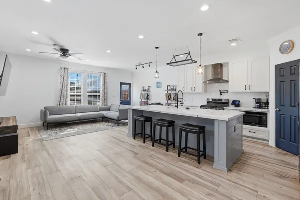 $319,999 | 7320 Avenue J, Houston, TX 77011