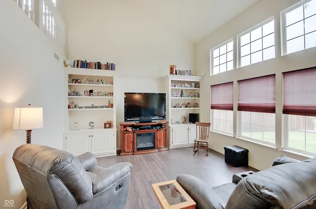 $279,900 | 2109 Cross Willow Lane, Indianapolis, IN 46239