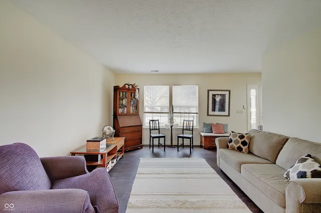 $279,900 | 2109 Cross Willow Lane, Indianapolis, IN 46239